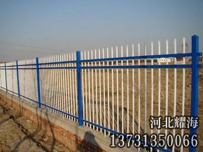 三橫桿鋅鋼護欄