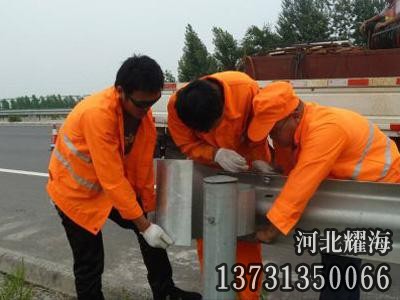 道路護(hù)欄板安裝實拍