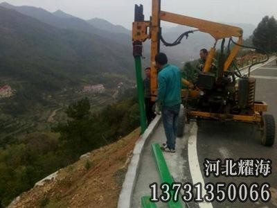 道路護(hù)欄板安裝實拍